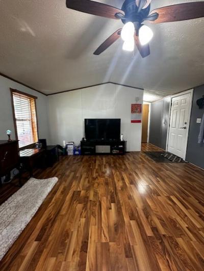 Photo 3 of 12 of home located at 404 Mainring Hamilton, OH 45011