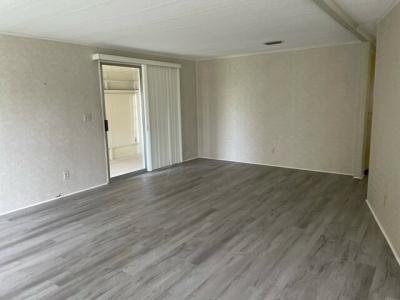 Photo 5 of 10 of home located at 1020 Geneva Way Grand Island, FL 32735