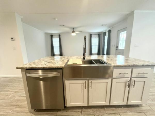 2023 Champion - Lake City Coral Springs II Mobile Home