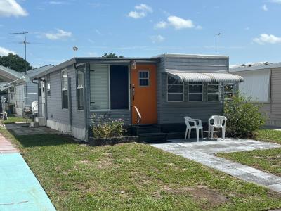 Photo 2 of 16 of home located at 37617 Arch Lane Zephyrhills, FL 33541