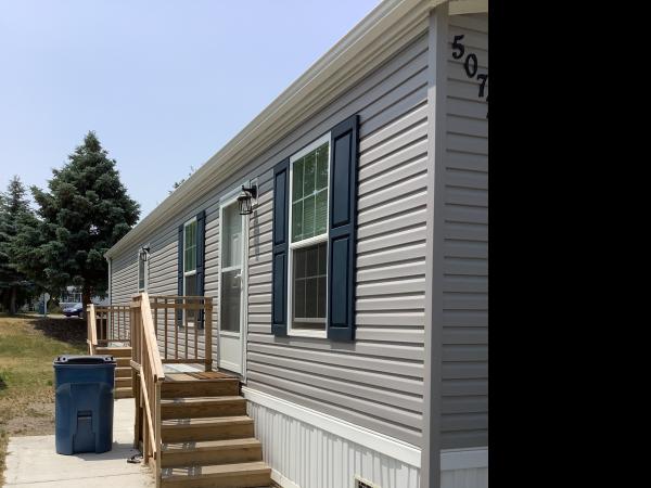 2022 Champion RA1656206 Mobile Home