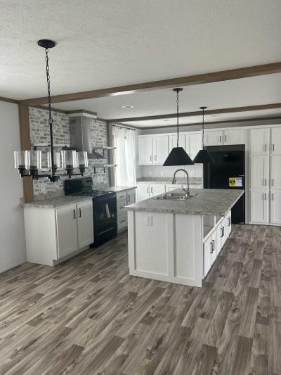 Photo 4 of 12 of home located at 320 Valentine Dr Martinsburg, WV 25405