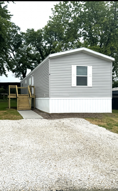 Mobile Home at 8 Fox Haven Dr Truesdale, MO 63380
