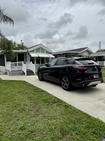 Photo 4 of 17 of home located at 6900 Ulmerton Rd Largo, FL 33771