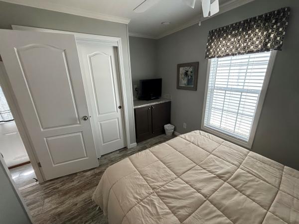 2019 Champion RH1431Z W/ PORCH Mobile Home