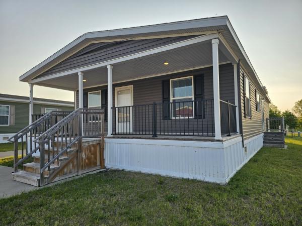 2019 Clayton 81SHN28523a (w/Full Porch) Mobile Home