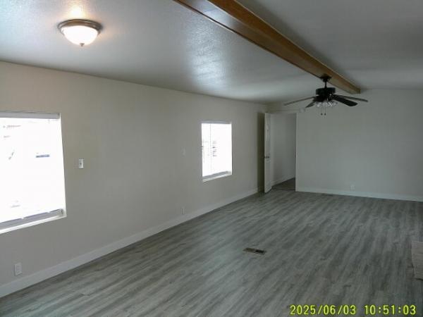 1985 Bonnavilla Manufactured Home