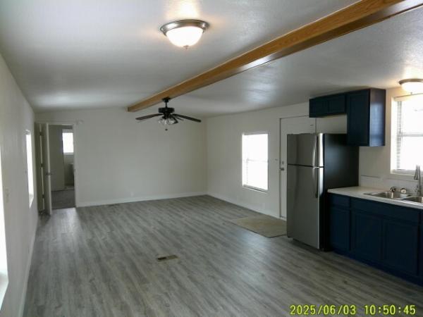 1985 Bonnavilla Manufactured Home