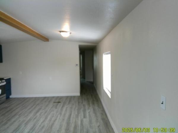 1985 Bonnavilla Manufactured Home