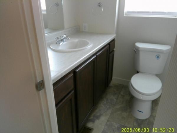 1985 Bonnavilla Manufactured Home