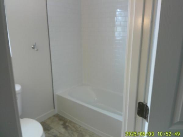 1985 Bonnavilla Manufactured Home