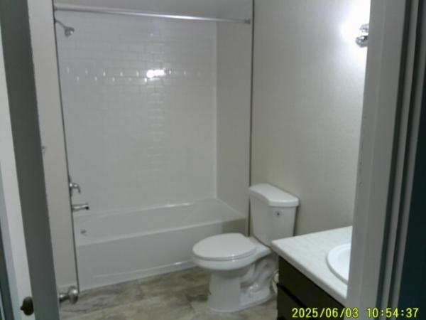 1985 Bonnavilla Manufactured Home