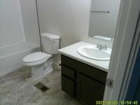 1985 Bonnavilla Manufactured Home