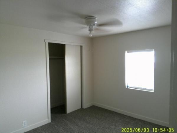 1985 Bonnavilla Manufactured Home