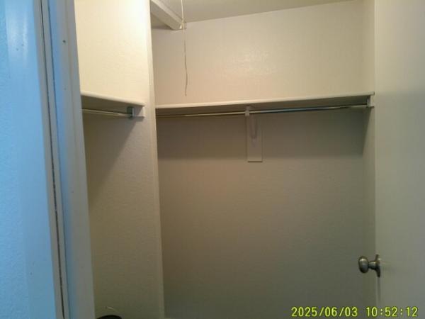 1985 Bonnavilla Manufactured Home
