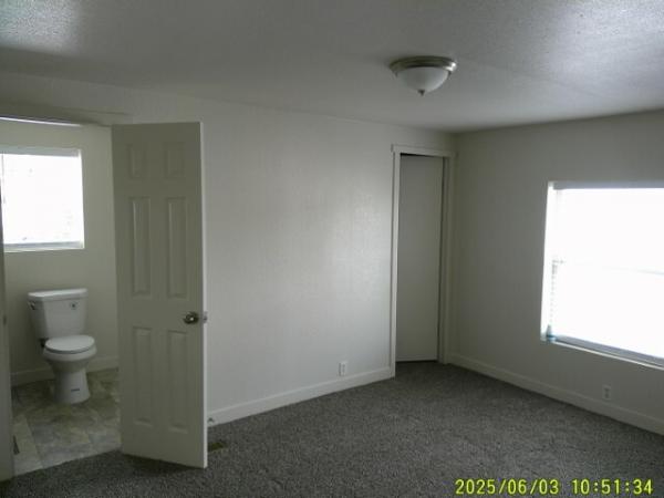 1985 Bonnavilla Manufactured Home