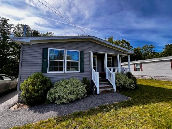 2017 Commodre Mobile Home For Sale