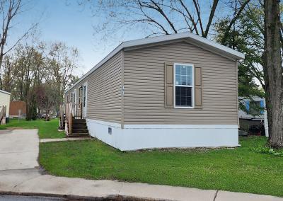 Mobile Home at 131 Island Cove Drl Lot 81 Bay City, MI 48706