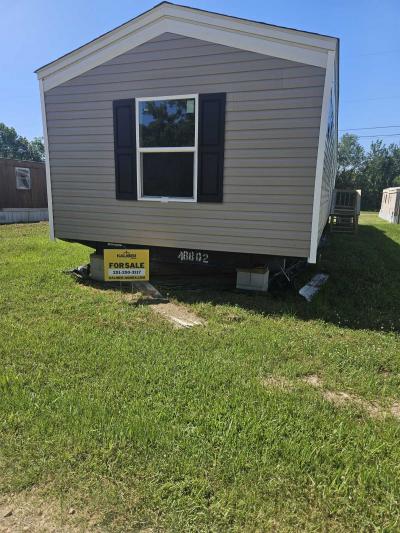 Photo 3 of 8 of home located at 207 Maddox Dr. Crystal Springs, MS 39059
