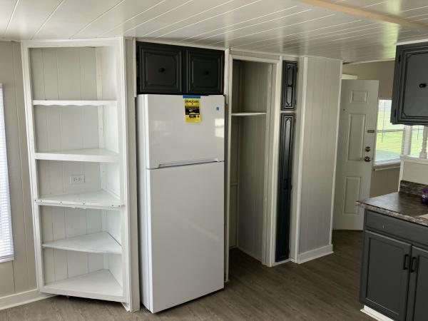 1977 Holly Park mobile Home