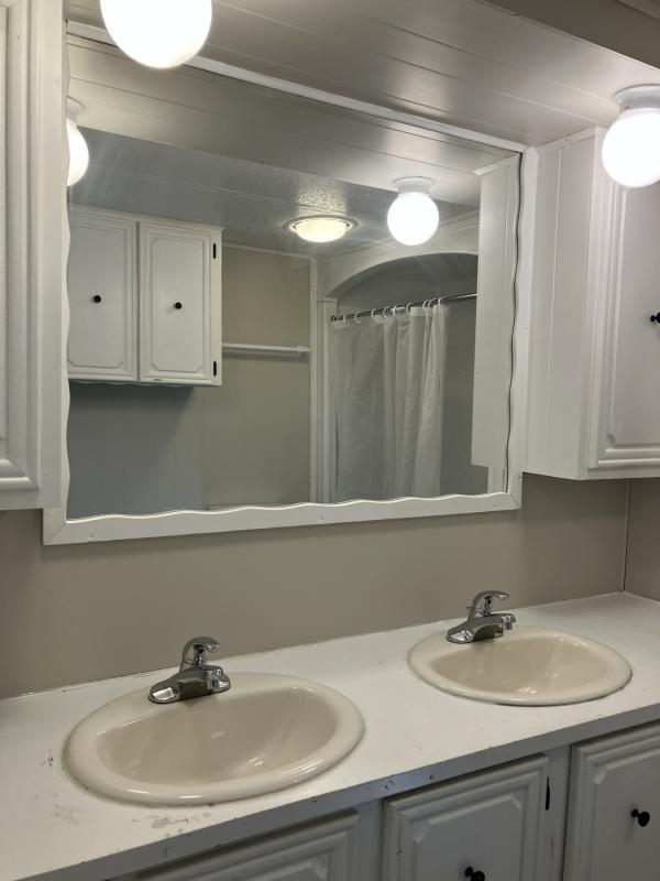 1977 Holly Park mobile Home