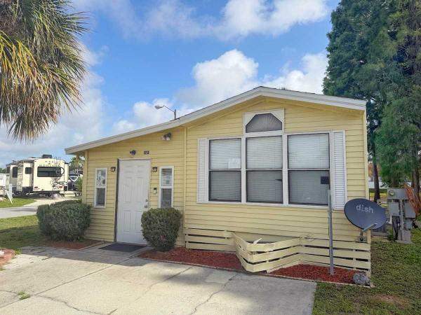 1988 Oakwood Park Manufactured Home