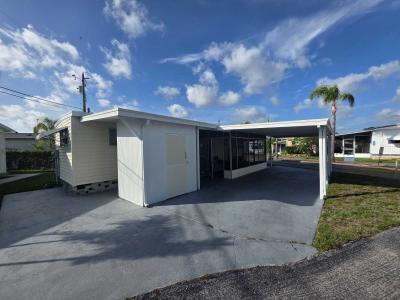 Photo 4 of 22 of home located at 7400 46th Ave N Saint Petersburg, FL 33709