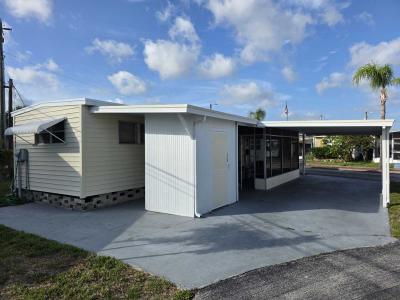 Photo 5 of 22 of home located at 7400 46th Ave N Saint Petersburg, FL 33709