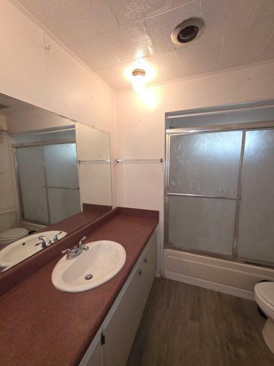 Photo 5 of 29 of home located at 7100 Ulmerton Rd Largo, FL 33771