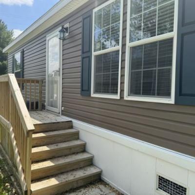 Photo 5 of 35 of home located at 27 Crestwood Drive #0061 Middletown, IN 47356