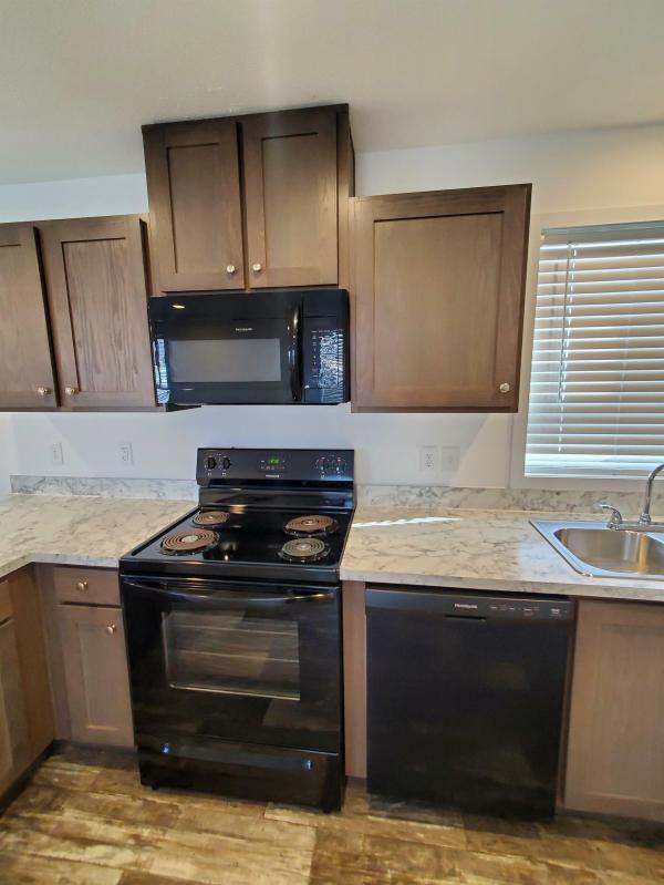 2023 Clayton - Middlebury 179 81RSH16663BH23  Home