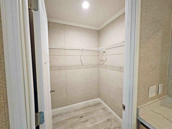 2025 Skyline 864A  Home
