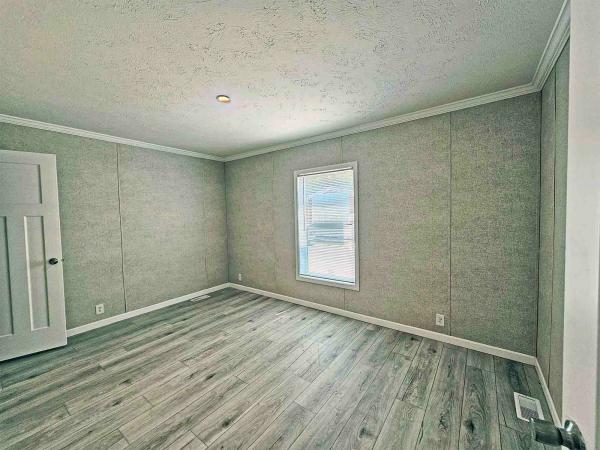 2025 Skyline 864A  Home