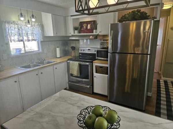 1978 2br/1.5BA Mobile Home