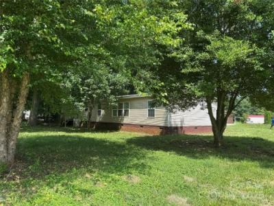 Photo 3 of 19 of home located at 1555 Moore Rd York, SC 29745