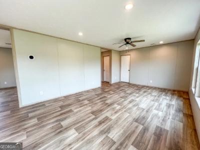 Photo 4 of 27 of home located at 111 Candler Ct Hahira, GA 31632