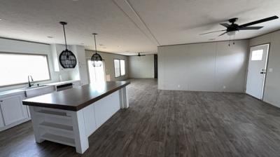 Photo 4 of 24 of home located at 915 Ssw Loop 323 Tyler, TX 75701