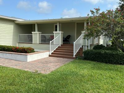 Photo 4 of 24 of home located at 1157 West Lakeview Drive Sebastian, FL 32958