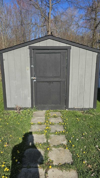 Photo 4 of 28 of home located at 16031 Beech Daly Rd #45 Taylor, MI 48180