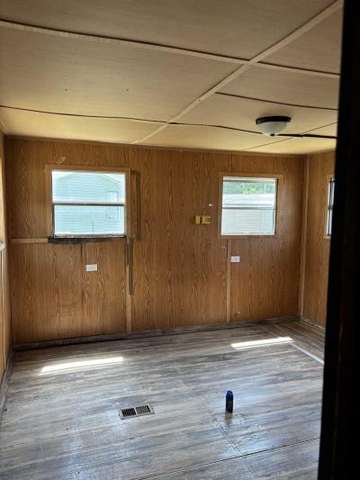 Photo 2 of 5 of home located at 10615 Ohio Ave Thonotosassa, FL 33592