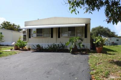 Photo 2 of 14 of home located at 2408 NW 21st Way Lot 445 Boynton Beach, FL 33436