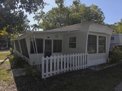 Photo 3 of 20 of home located at 1610 West Bay Dr Largo, FL 33770