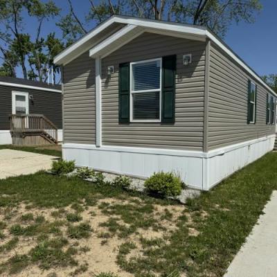 Photo 3 of 34 of home located at 9901 State Road 3 #0013 Muncie, IN 47303