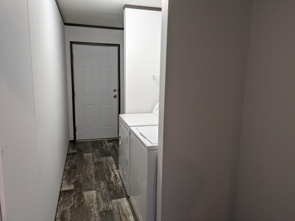 2018 Champion RA2864 211 Mobile Home
