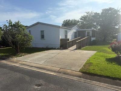 Photo 2 of 20 of home located at 2231 Colonial Ave Navarre, FL 32566