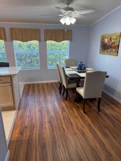 Photo 5 of 20 of home located at 2231 Colonial Ave Navarre, FL 32566