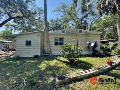Photo 3 of 48 of home located at 9901 SE Hwy 314 Lot C-11 Silver Springs, FL 34488