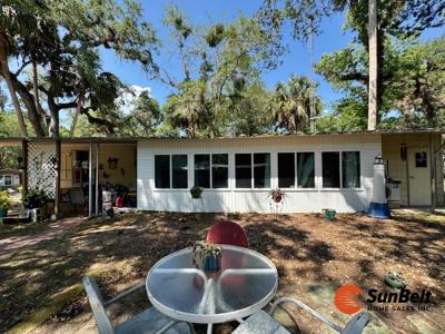 Photo 4 of 48 of home located at 9901 SE Hwy 314 Lot C-11 Silver Springs, FL 34488