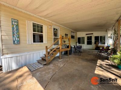 Photo 5 of 48 of home located at 9901 SE Hwy 314 Lot C-11 Silver Springs, FL 34488