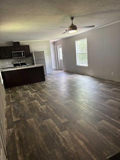 Photo 4 of 15 of home located at 575 Park Drive Blanchard, OK 73010